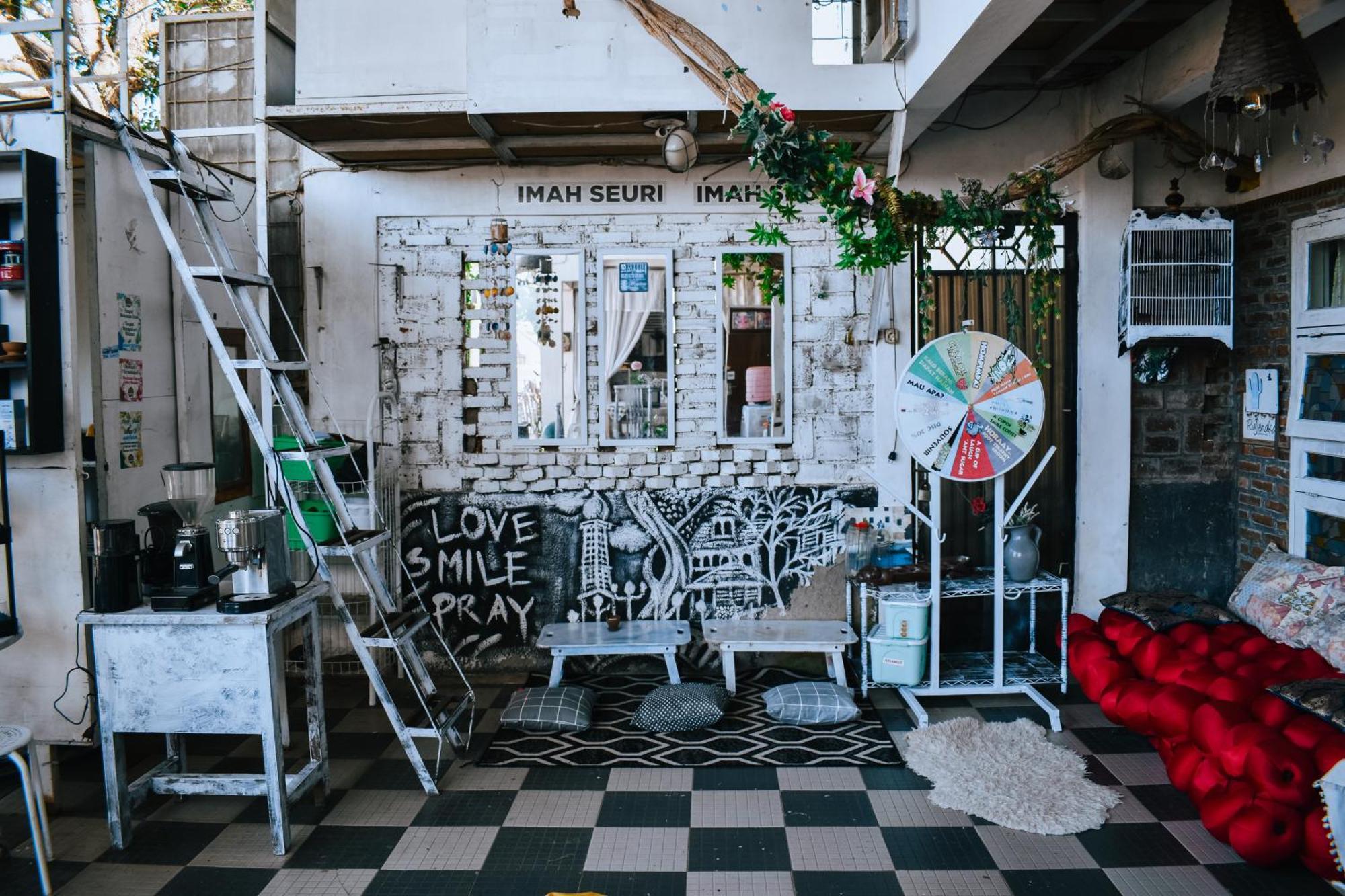 Imah Seuri By Kaya Rooms Tutugan Екстер'єр фото